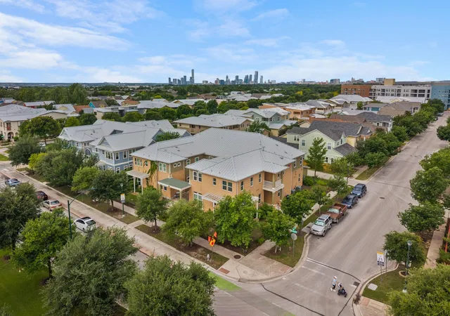 2nd image of 4416 Berkman Dr, Austin, TX 78723