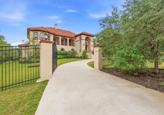 Photo 4 of Single family home for sale at 427 Bella Montagna Cir, Austin, TX 78734 | MLS# 8245018 | Listing updated on 2026-09-24