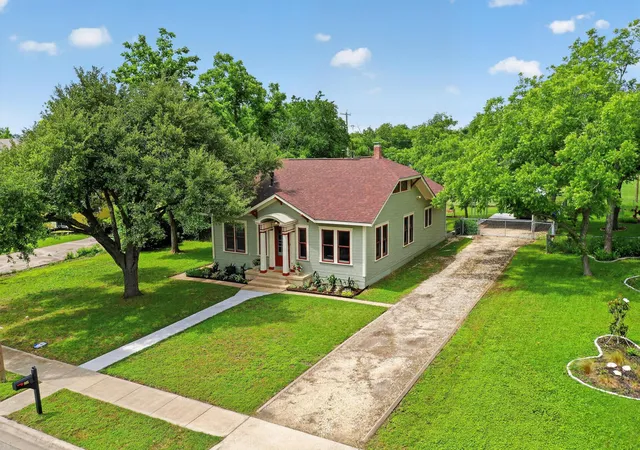 2nd image of 905 Howard St, Taylor, TX 76574 | MLS# 5871431