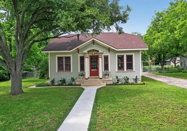 3rd image of 905 Howard St, Taylor, TX 76574 | MLS# 5871431