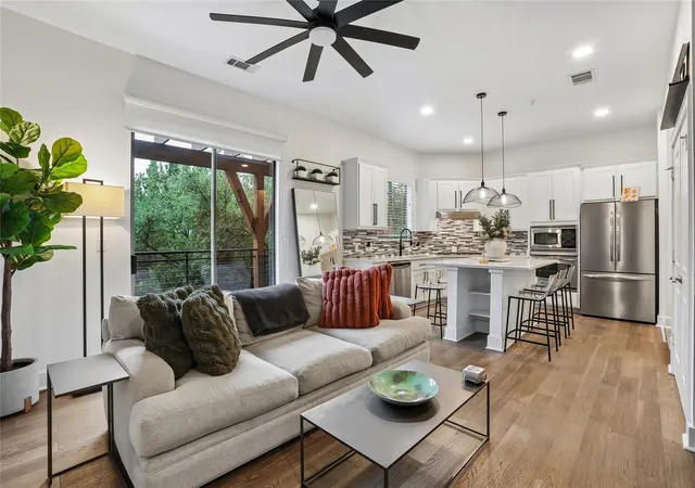 4th image of 8110 Ranch Road 2222 #10, Austin, TX 78730 | MLS# 8629683