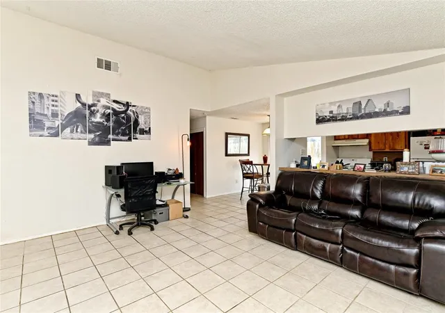 Listing Photo 5 - Condo for sale in building located at 12002 Arrowwood Dr, Austin, TX 78727