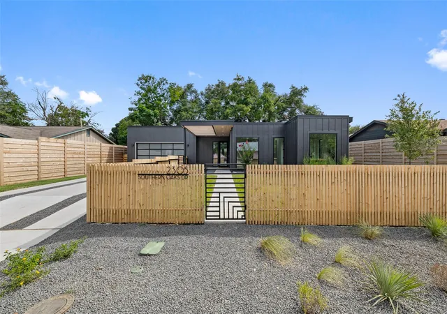 Photo 3 of Single family home for sale at 2305 Southern Oaks Dr, Austin, TX 78745 | MLS# 4926729 | Listing updated on 2026-10-09