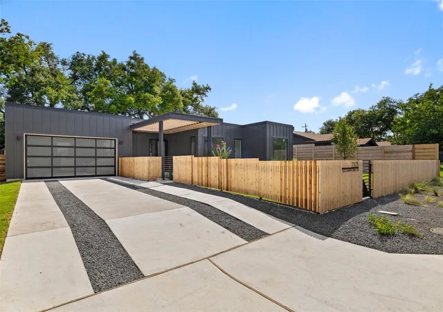 Photo 3 of Single family home for sale at 2305 Southern Oaks Dr, Austin, TX 78745 | MLS# 4926729 | Listing updated on 2026-10-09