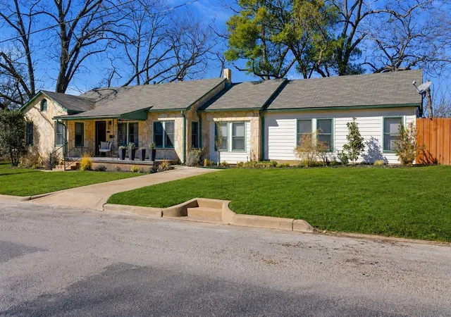 37th image of 502 N Orange St, Fredericksburg, TX 78624 | MLS# 6435110