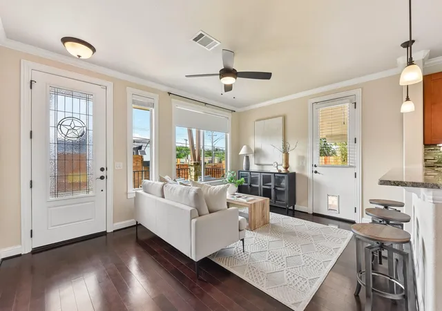 2nd image of 1185 Springdale Rd, Austin, TX 78721 | MLS# 9539295