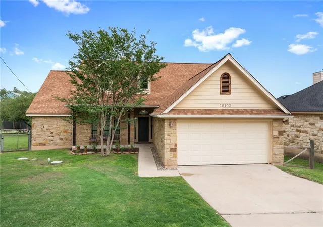 Photo 3 of Single family home for sale at 10102 Twin Lake Loop, Dripping Springs, TX 78620 | MLS# 2474687 | Listing updated on 2026-07-16