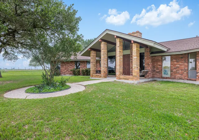 Homes for sale in Schulenburg, TX | 1931 Bruno Rd, Schulenburg, TX 78956 | MLS# 9160385