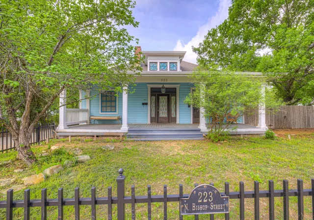 1st image of 223 N Bishop St, San Marcos, TX 78666 | MLS# 6274684