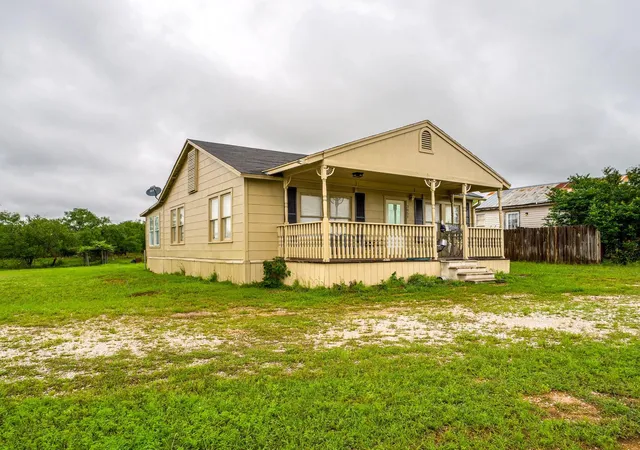 2nd image of 3851 Hermosa Dr, Kingsland, TX 78639 | MLS# 1121593