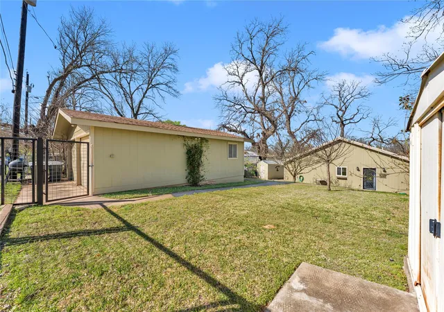 2nd image of 1108 S Lakeside Dr, Burnet, TX 78611 | MLS# 1346483