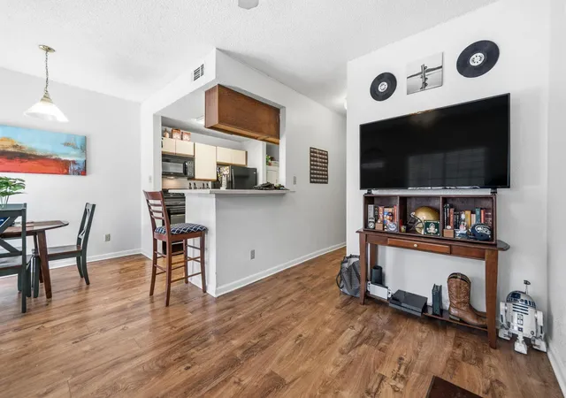 5th image of 912 W 22Nd St #309, Austin, TX 78705 | MLS# 7772319