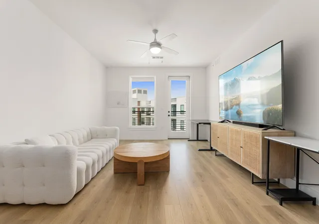 Listing Photo 4 - Condo for sale in building located at 1701 Simond Ave, Austin, TX 78723 - Unit #612
