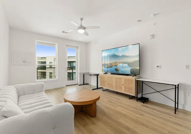 Listing Photo 5 - Condo for sale in building located at 1701 Simond Ave, Austin, TX 78723 - Unit #612
