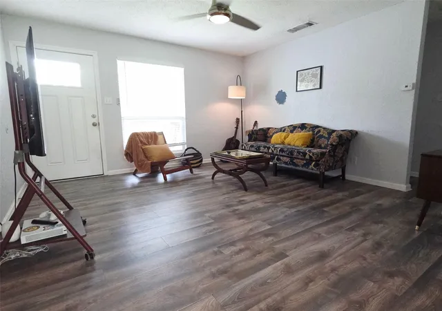 5th image of 4407 Dovewood Dr, Austin, TX 78744 | MLS# 9064840
