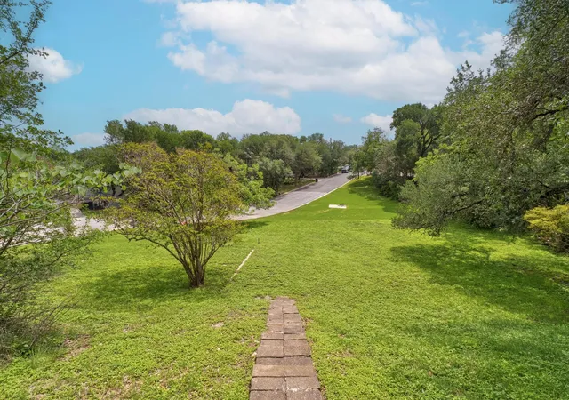 36th image of 2805 Hatley Dr, Austin, TX 78746 | MLS# 1571446