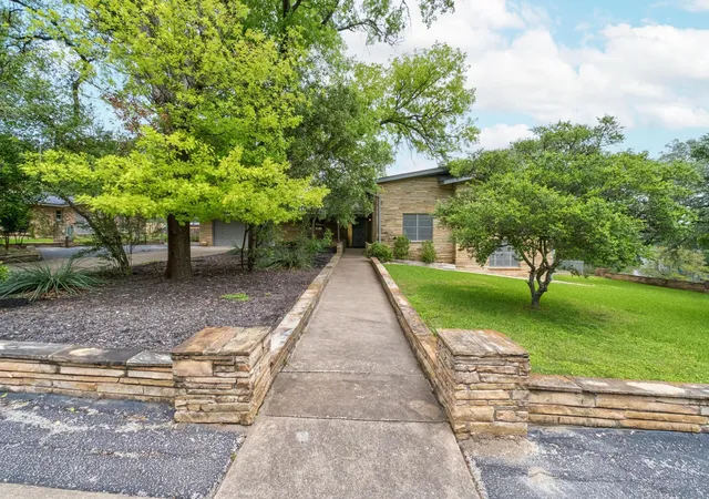 4th image of 2805 Hatley Dr, Austin, TX 78746 | MLS# 1571446