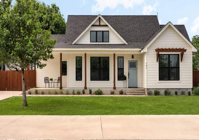 Photo 1 of Single family home for sale at 402 E Ash Dr, Johnson City, TX 78636 | MLS# 7788696 | Listing updated on 2026-09-13