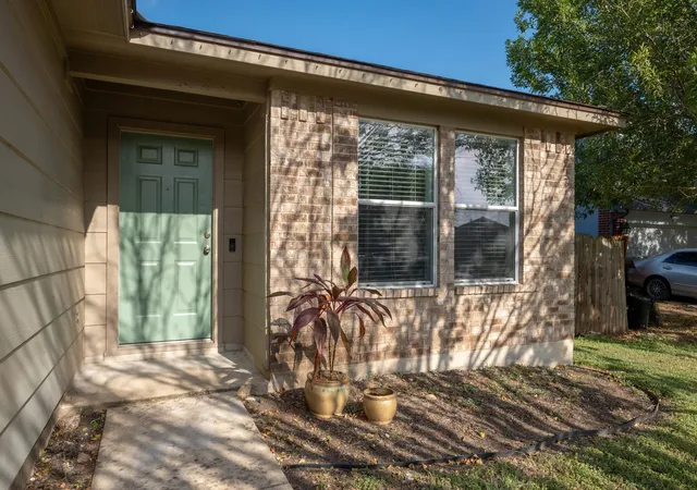 Photo 3 of Single family home for sale at 409 Ballentine Ct, Hutto, TX 78634 | MLS# 6763541 | Listing updated on 2026-09-16