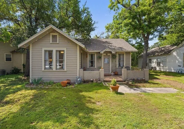 1st image of 807 Cecelia St, Taylor, TX 76574 | MLS# 6492368