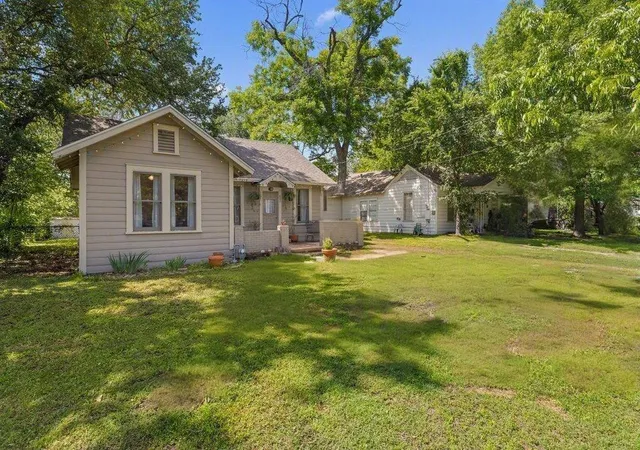3rd image of 807 Cecelia St, Taylor, TX 76574 | MLS# 6492368