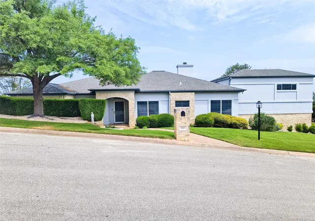 3rd image of 102 Paragon Ct, Lakeway, TX 78734 | MLS# 2871371