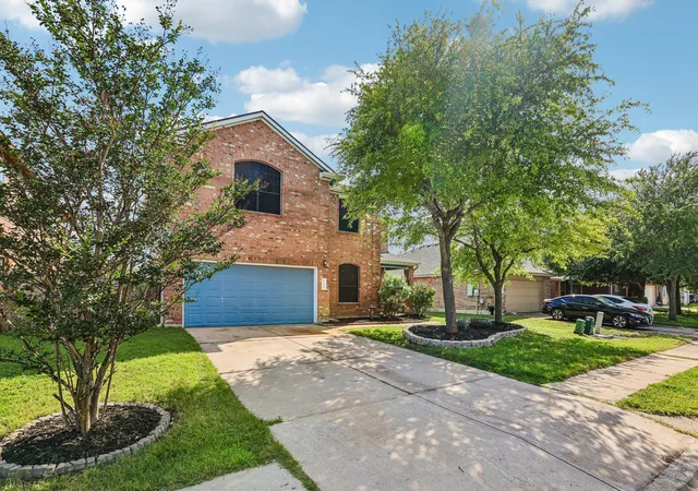 Photo 2 of Single family home for sale at 112 Floating Leaf Dr, Hutto, TX 78634 | MLS# 5865950 | Listing updated on 2026-06-11