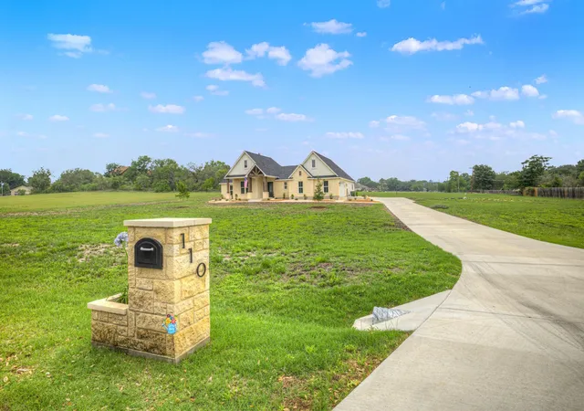 4th image of 110 Lake Village Rd Rd, Seguin, TX 78155 | MLS# 4904940