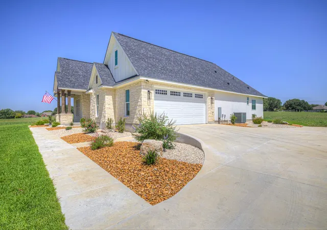 2nd image of 110 Lake Village Rd Rd, Seguin, TX 78155 | MLS# 4904940