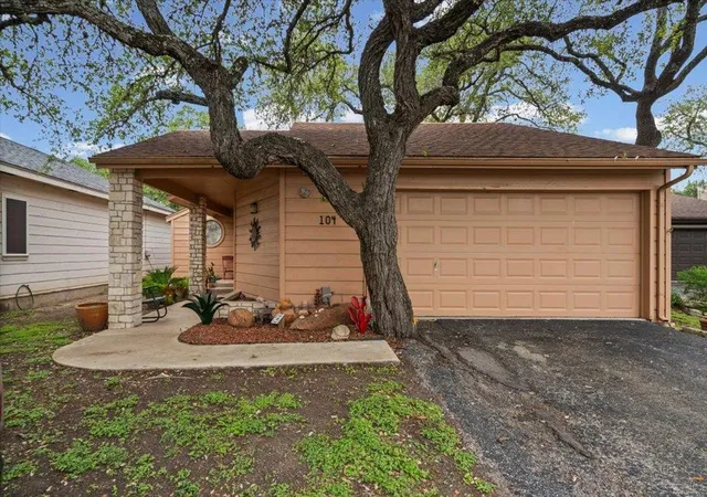 Homes for sale in Wimberley, TX | 104 Overlook Cir, Wimberley, TX 78676 | MLS# 7577713