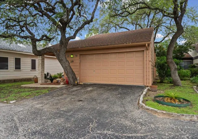 Homes for sale in Wimberley, TX | 104 Overlook Cir, Wimberley, TX 78676 | MLS# 7577713