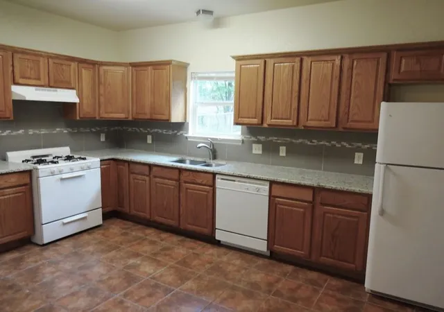 4th image of 4704 Ledesma Rd, Austin, TX 78721