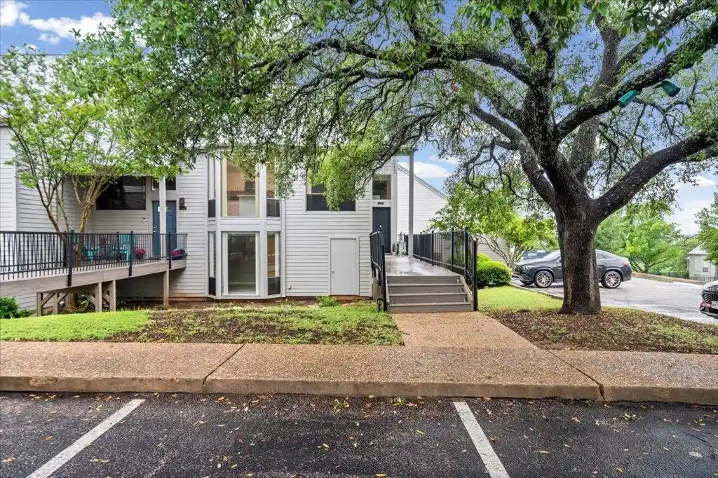 Listing Photo 2 - Condo for sale in 115 World Of Tennis Sq located at 115 World Of Tennis Sq, Lakeway, TX 78738 - Unit 115 World Of Tennis Sq