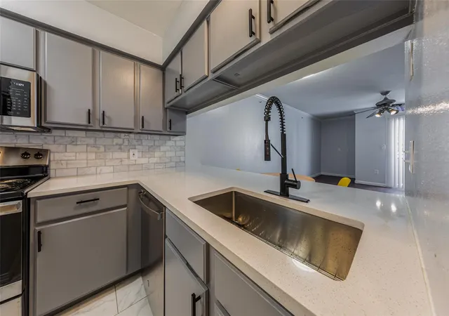 3rd image of 501 W 26Th St #103, Austin, TX 78705 | MLS# 7492037