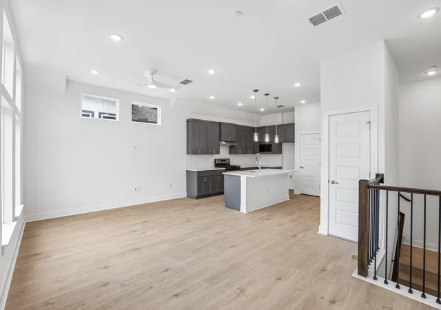 2nd image of 200 W 56th St #1104, Austin, TX 78751 | MLS# 5841376