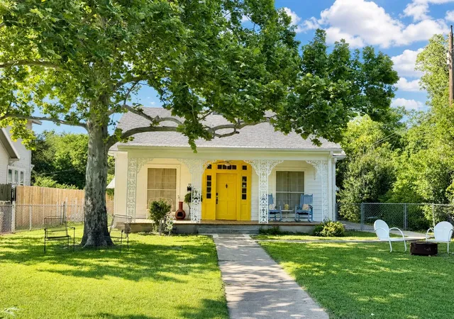 Photo 1 of Single family home for sale at 706 W 11th Street, Taylor, TX 76574 | MLS# 7757579 | Listing updated on 2026-09-30