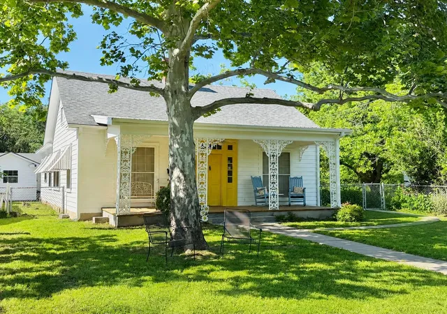 Photo 2 of Single family home for sale at 706 W 11th Street, Taylor, TX 76574 | MLS# 7757579 | Listing updated on 2026-09-30