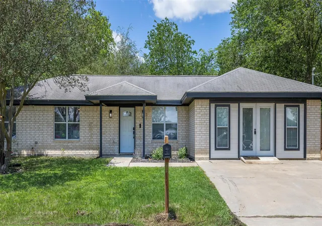 Homes for sale in Lexington, TX | 312 Holcombe Dr, Lexington, TX 78947 | MLS# 6275628