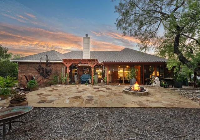Photo 3 of Single family home for sale at 207 Cove Crk Dr, Spicewood, TX 78669 | MLS# 9998881 | Listing updated on 2026-10-07