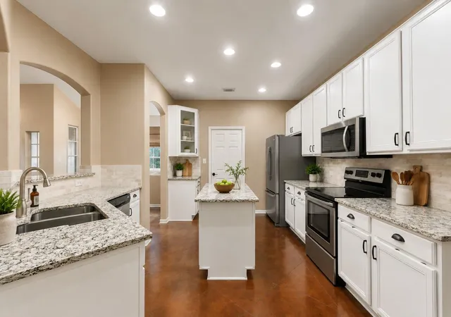 Photo 2 of Single family home for sale at 207 Cove Crk Dr, Spicewood, TX 78669 | MLS# 9998881 | Listing updated on 2026-10-07