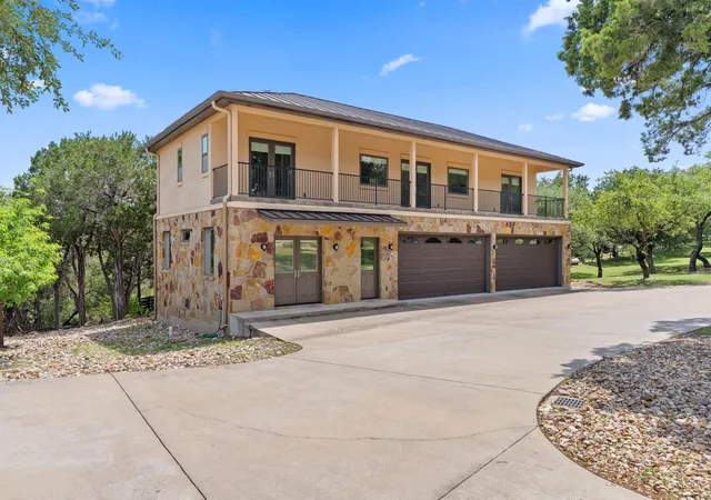 Photo 4 of Single family home for sale at 128 Carol Cv, Spicewood, TX 78669 | MLS# 3111583 | Listing updated on 2026-10-09