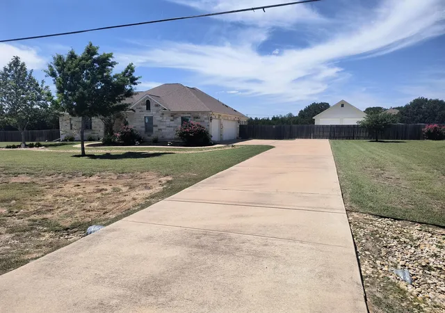 Photo 1 of Single family home for sale at 213 Dawn Dr, Liberty Hill, TX 78642 | MLS# 1464739 | Listing updated on 2026-10-29
