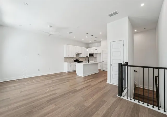 2nd image of 200 W 56th St #8101, Austin, TX 78751 | MLS# 9982282