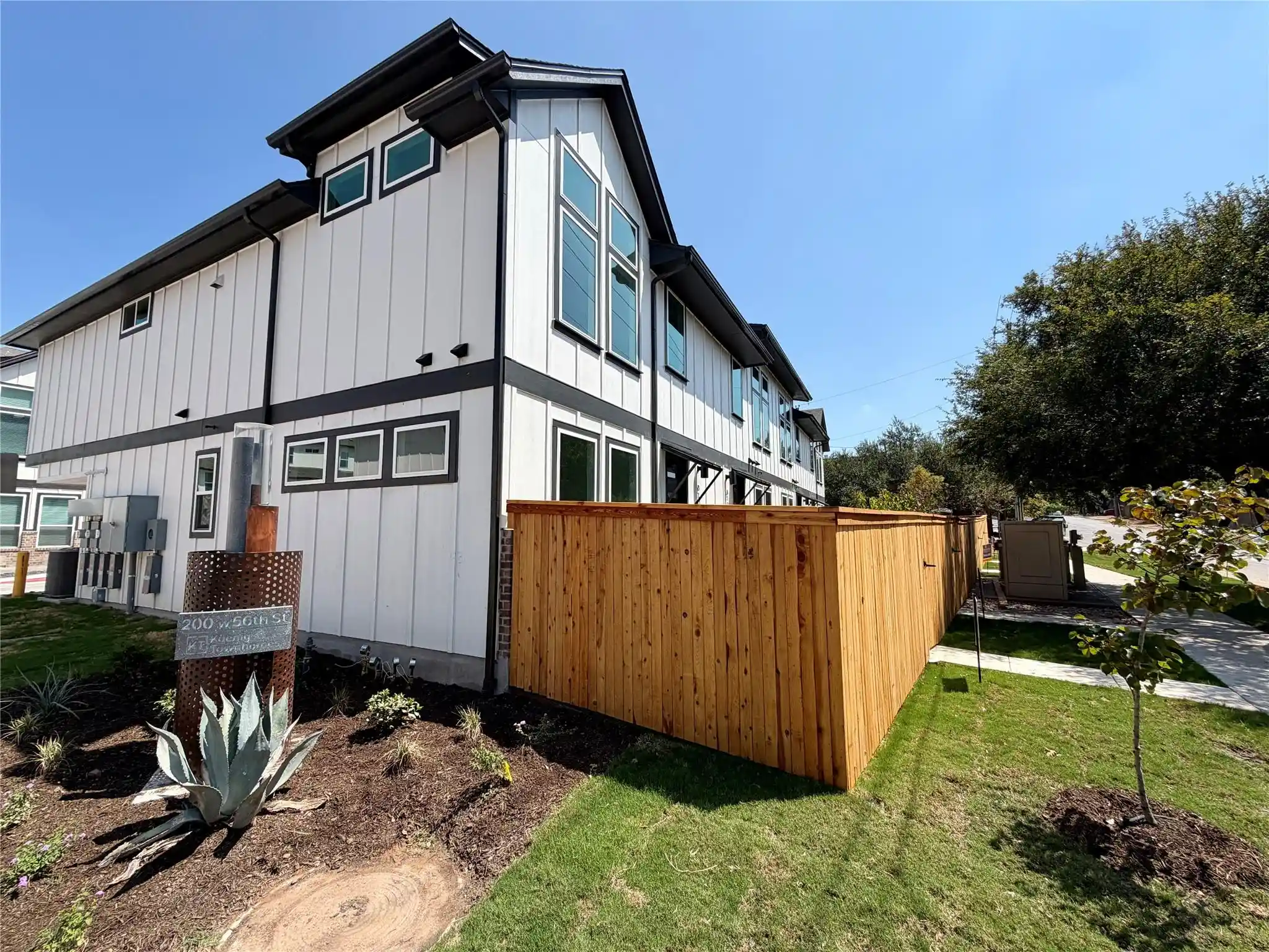 Listing Photo 2 - Condo for sale in 200 W 56Th St located at 200 W 56Th St, Austin, TX 78751 - Unit #8101