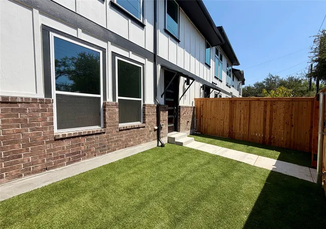 Listing Photo 4 - Condo for sale in building located at 200 W 56Th St, Austin, TX 78751 - Unit #8101