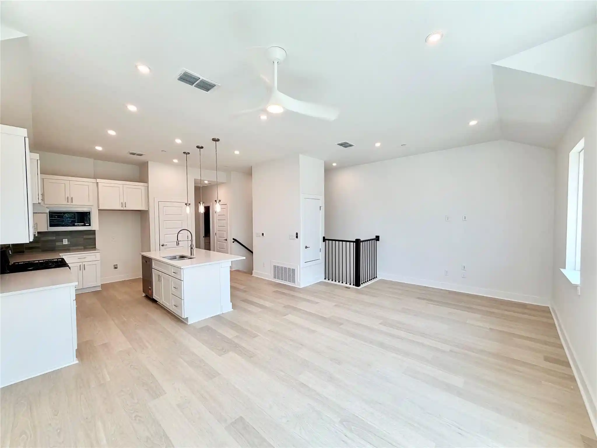 Listing Photo 1 - Condo for sale in 200 W 56Th St located at 200 W 56Th St, Austin, TX 78751 - Unit #8101