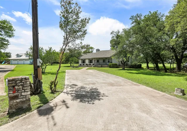 Photo 2 of Single family home for sale at 402 Post Oak Ln, Georgetown, TX 78628 | MLS# 3731106 | Listing updated on 2026-05-10