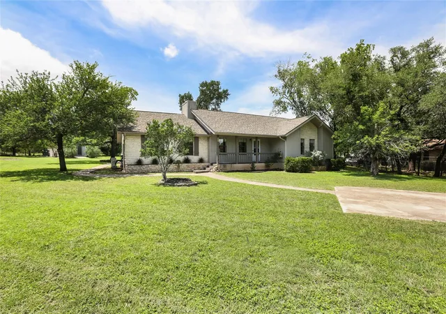 Photo 3 of Single family home for sale at 402 Post Oak Ln, Georgetown, TX 78628 | MLS# 3731106 | Listing updated on 2026-05-10