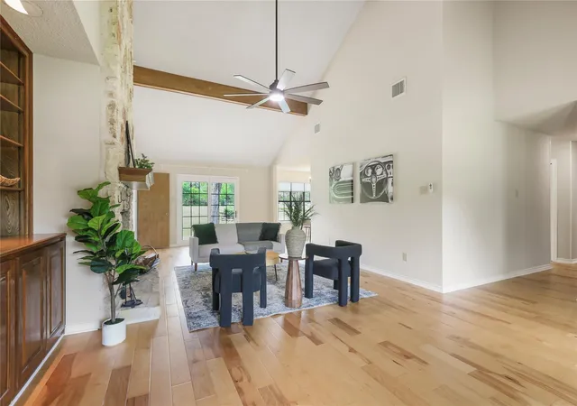 Photo 4 of Single family home for sale at 402 Post Oak Ln, Georgetown, TX 78628 | MLS# 3731106 | Listing updated on 2026-05-10