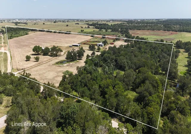 Photo 3 of House for sale at 1454 Red Town Rd, Elgin, TX 78621 | MLS# 8498433 | Listing updated on 2026-07-28